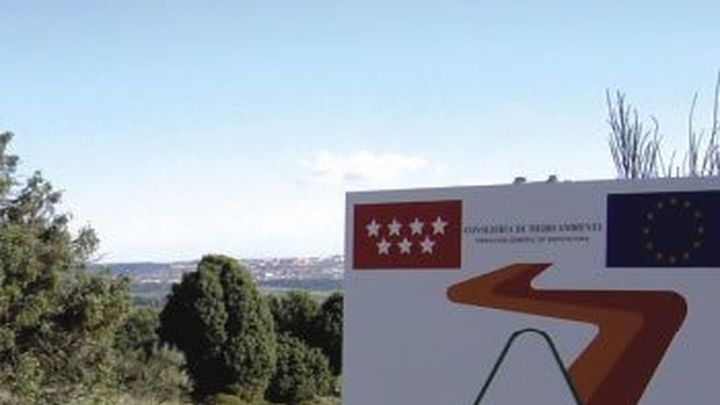 Cartel anunciado en una vía pecuaria de la Comunidad de Madrid / COMUNIDAD DE MADRID