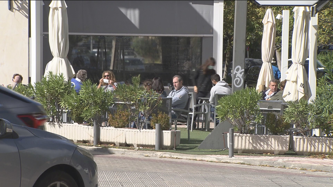 Dos realidades para los hosteleros de Avenida de Europa:  restricciones para unos, nada para otros