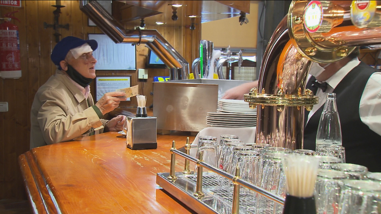 El cierre de las barras deja los bares de Madrid 'sin alma'