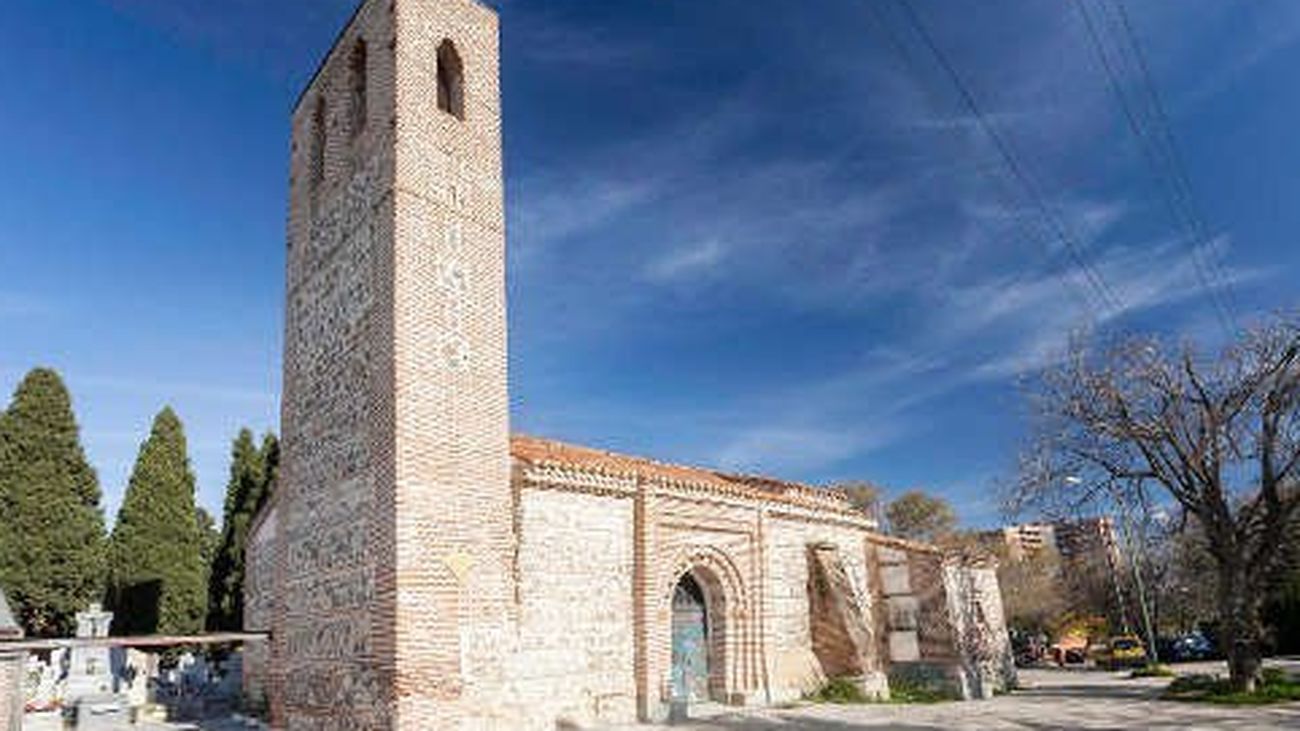 Vandalismo y suciedad en torno al templo mudéjar más antiguo de Madrid