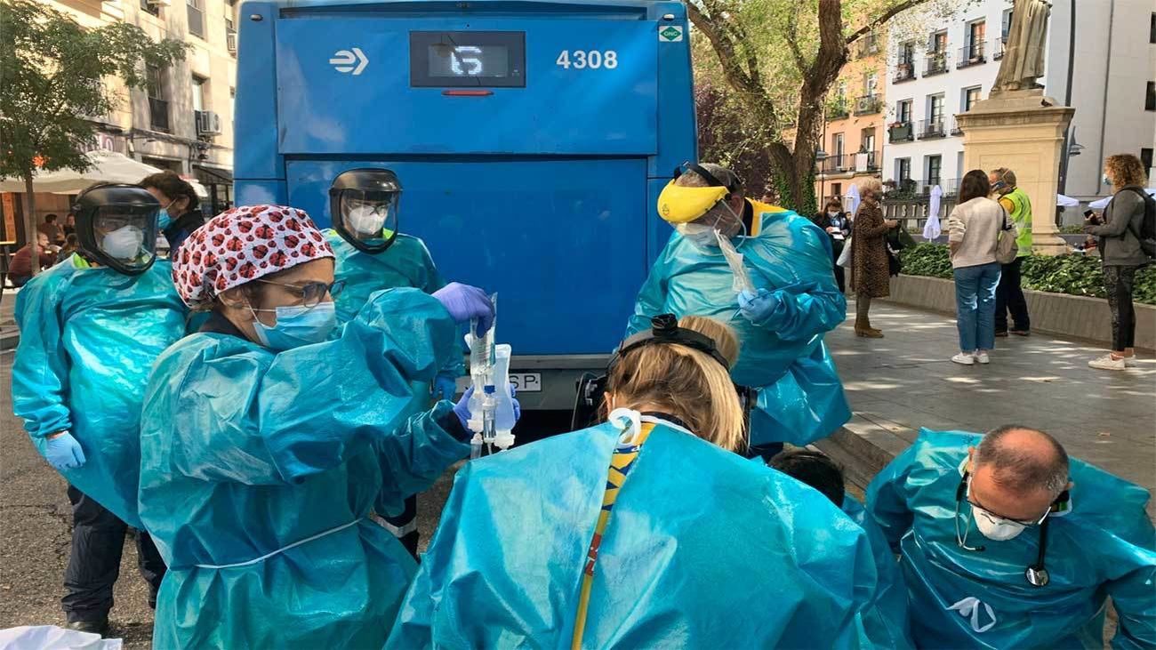 Una mujer herida grave al ser atropellada por un autobús en Tirso de Molina