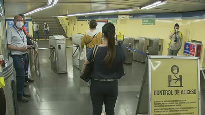Más de mil bloqueos en los tornos de Metro de Madrid para evitar la saturación