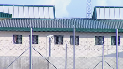 Al menos 16 positivos de Covid-19 tras una comida de despedida en la prisión de Navalcarnero