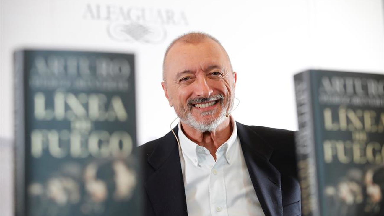 'Línea de fuego', la novela de Pérez Reverte sobre quienes combatieron en la Guerra Civil