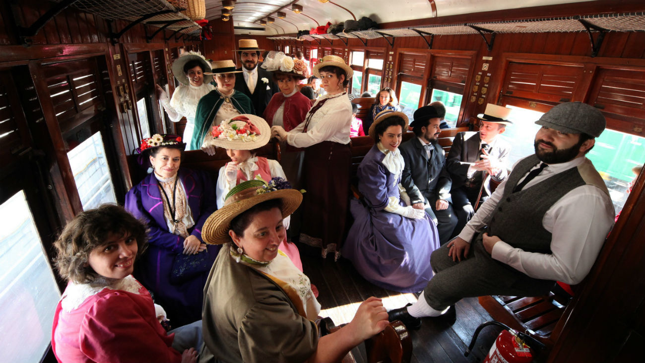 Representación a bordo de uno de los vagones del Tren de la Fresa
