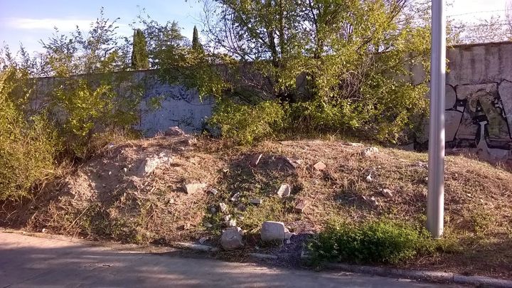 montones de escombros sin retirar / P.O.