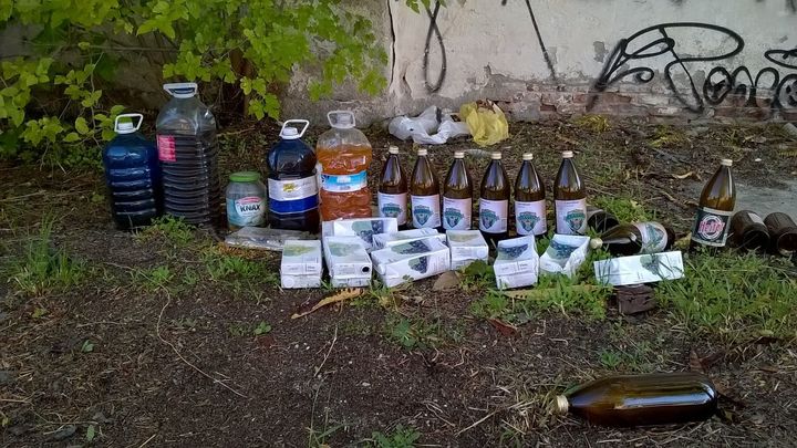 Depósito de envases con sustancias diversas / P.O.