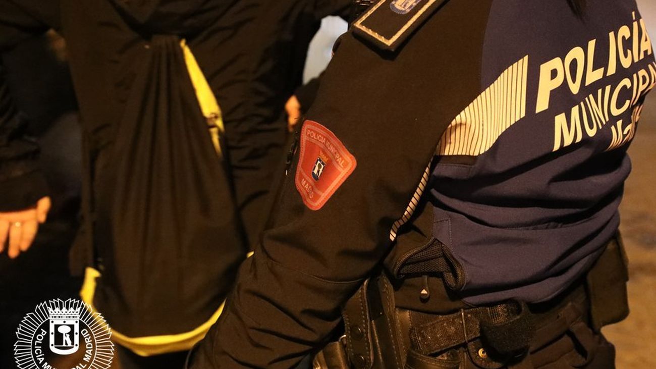 Tres jóvenes detenidos en Madrid por agredir a unos policías y hacer botellón sin mascarilla