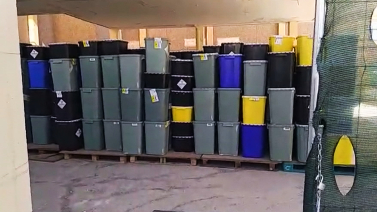 Trabajadores de hospitales madrileños denuncian la acumulación de residuos de pacientes Covid-19