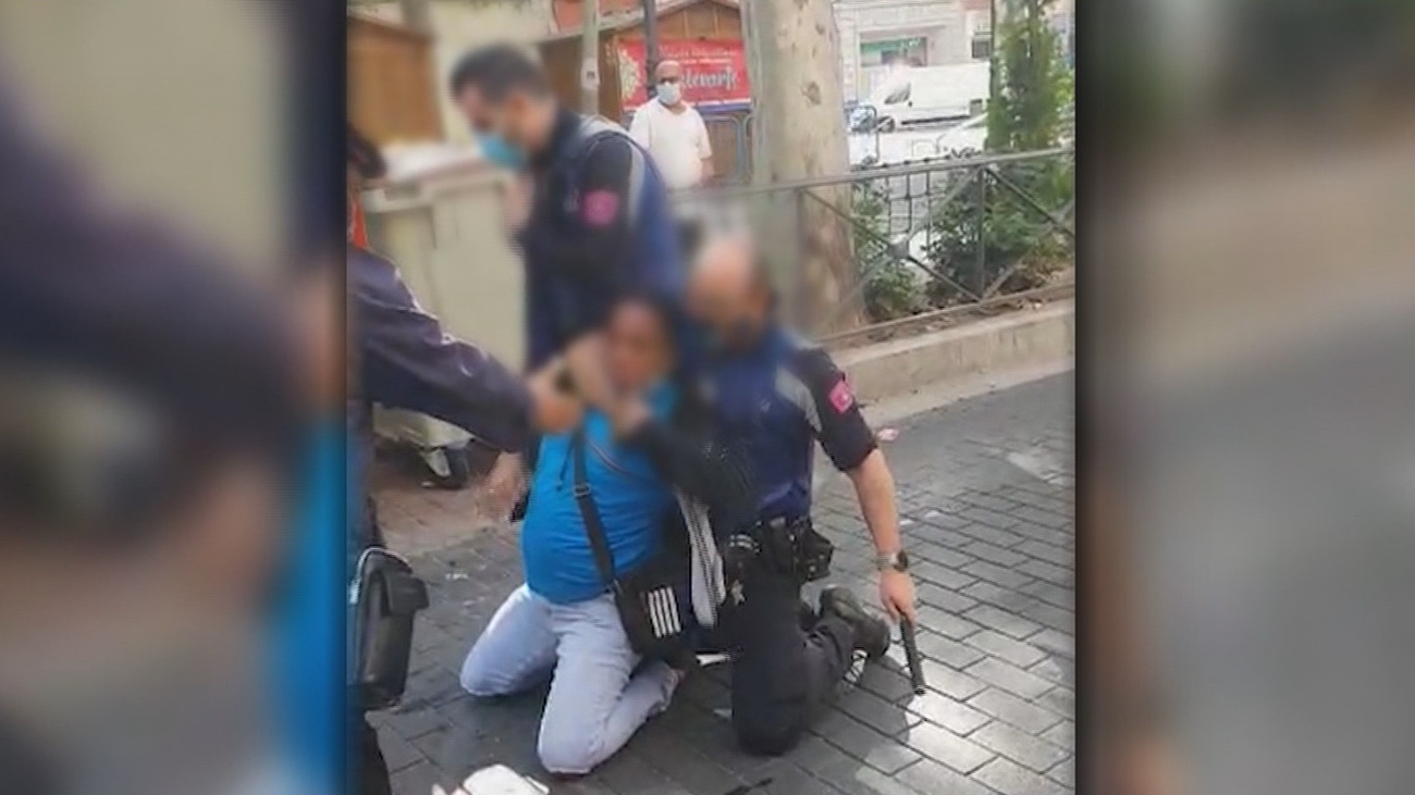 Cuatro policías heridos en Vallecas; dos por un mordisco