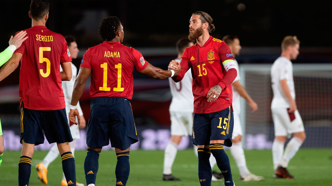 1-0. España gana a Suiza y sostiene el liderato con un regalo