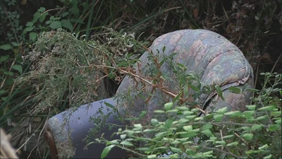 Basura acumulada en el arroyo de Alcalá de Henares