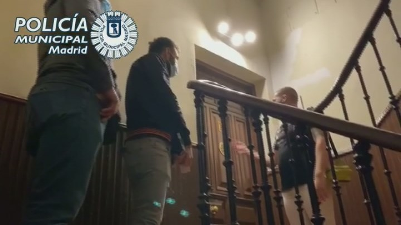 Fiesta ilegal en una vivienda del centro de Madrid con 80 personas