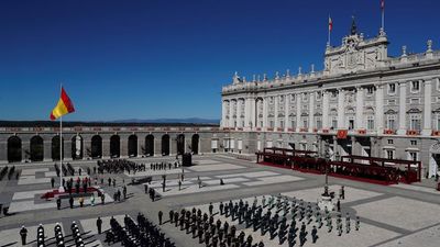 Las mejores imágenes del acto militar en el Palacio Real por el Día de la Fiesta Nacional