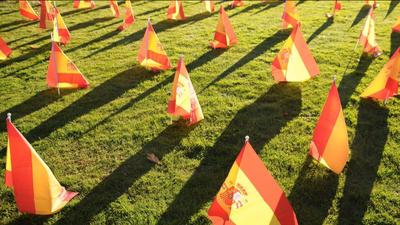 Boadilla se llena de banderas de España para recordar a los fallecidos por la Covid