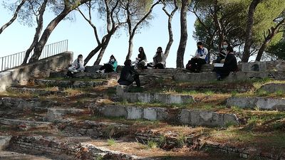 El viejo anfiteatro de  la Casa de Campo se convierte en aula para un instituto cercano