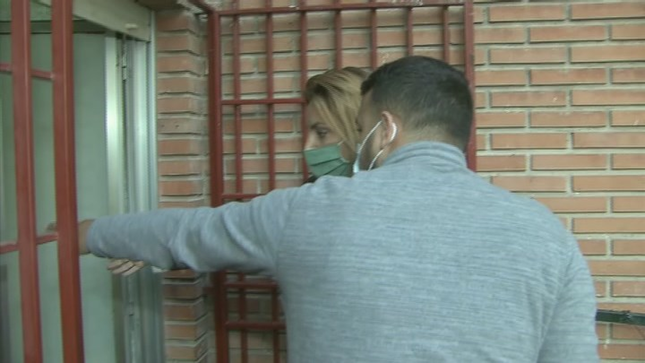 Huyen de una fiesta ilegal en Ciudad Lineal, se cuelan en una casa y son detenidos por allanamiento de morada