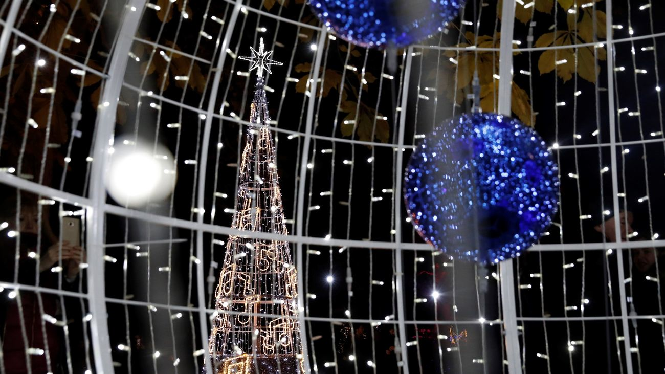 Madrid ha comenzado a instalar el alumbrado navideño