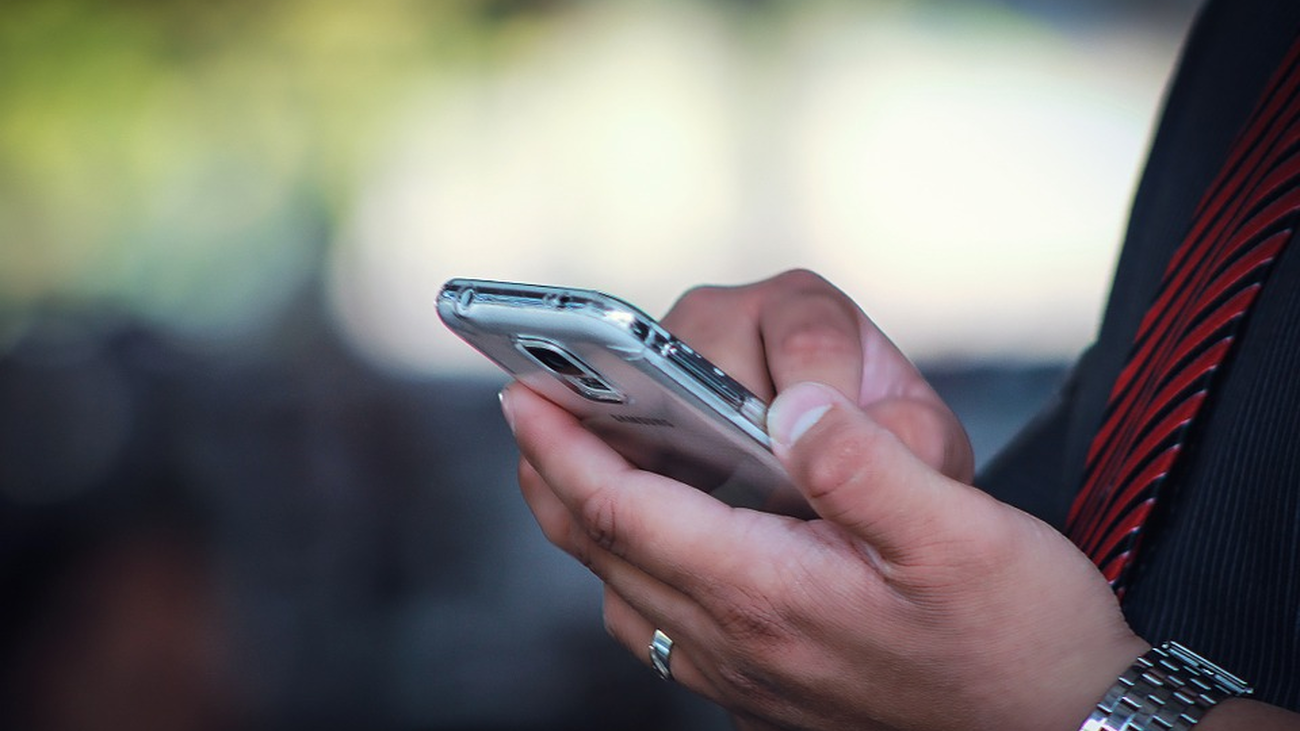 Vecinos de Paracuellos denuncian que llevan 10 años sin cobertura móvil