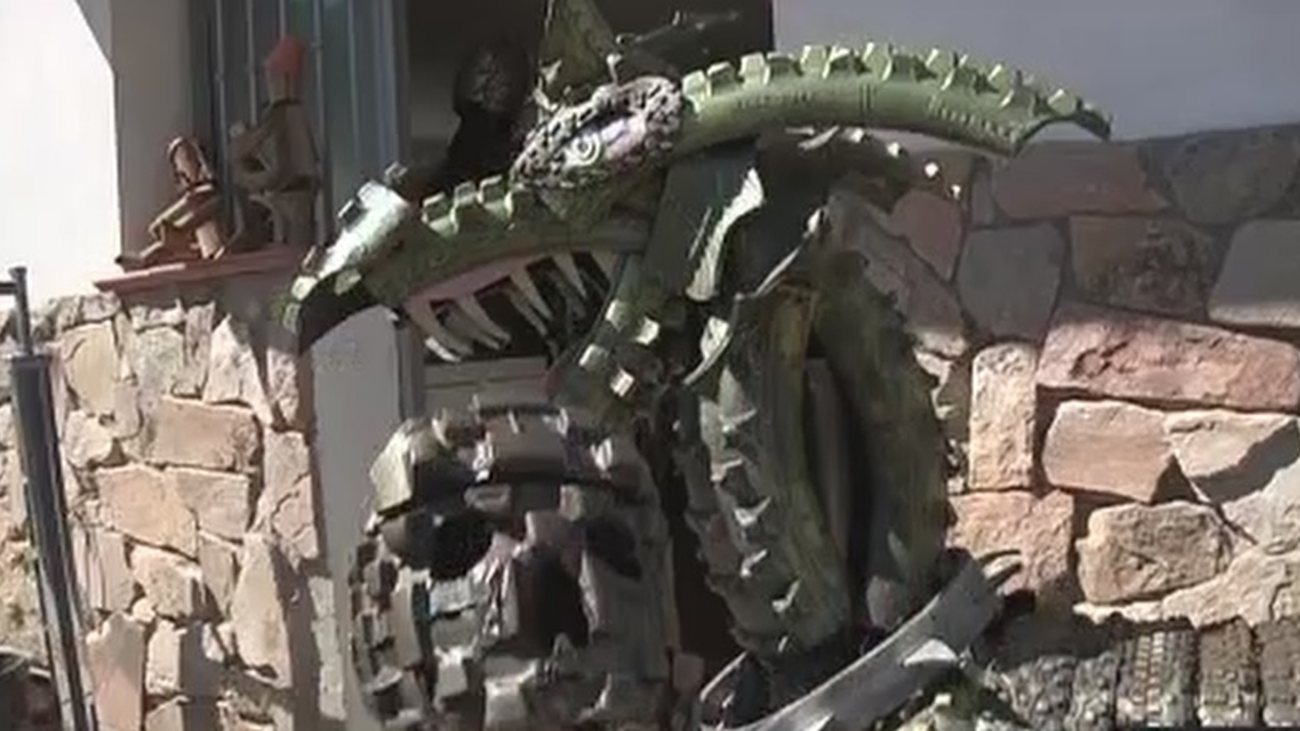 José Manuel convierte en arte los neumáticos viejos