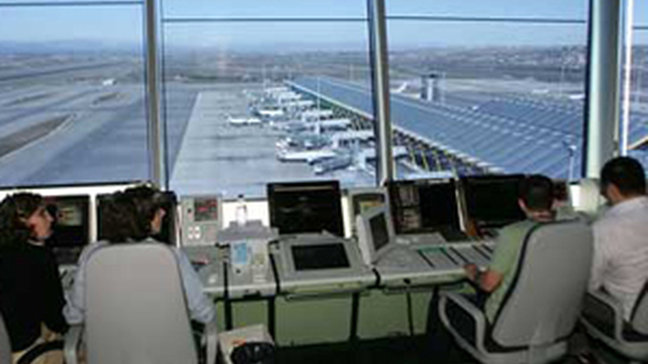 La juez condena a 131 controladores y a AENA, pero absuelve al exportavoz de USCA