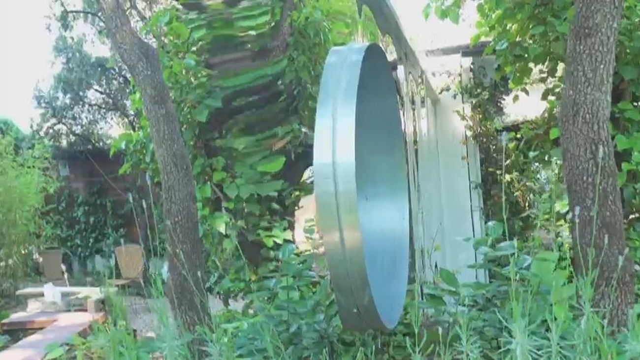 Un jardín de fantasía en la casa 'madriguera' en La Moraleja