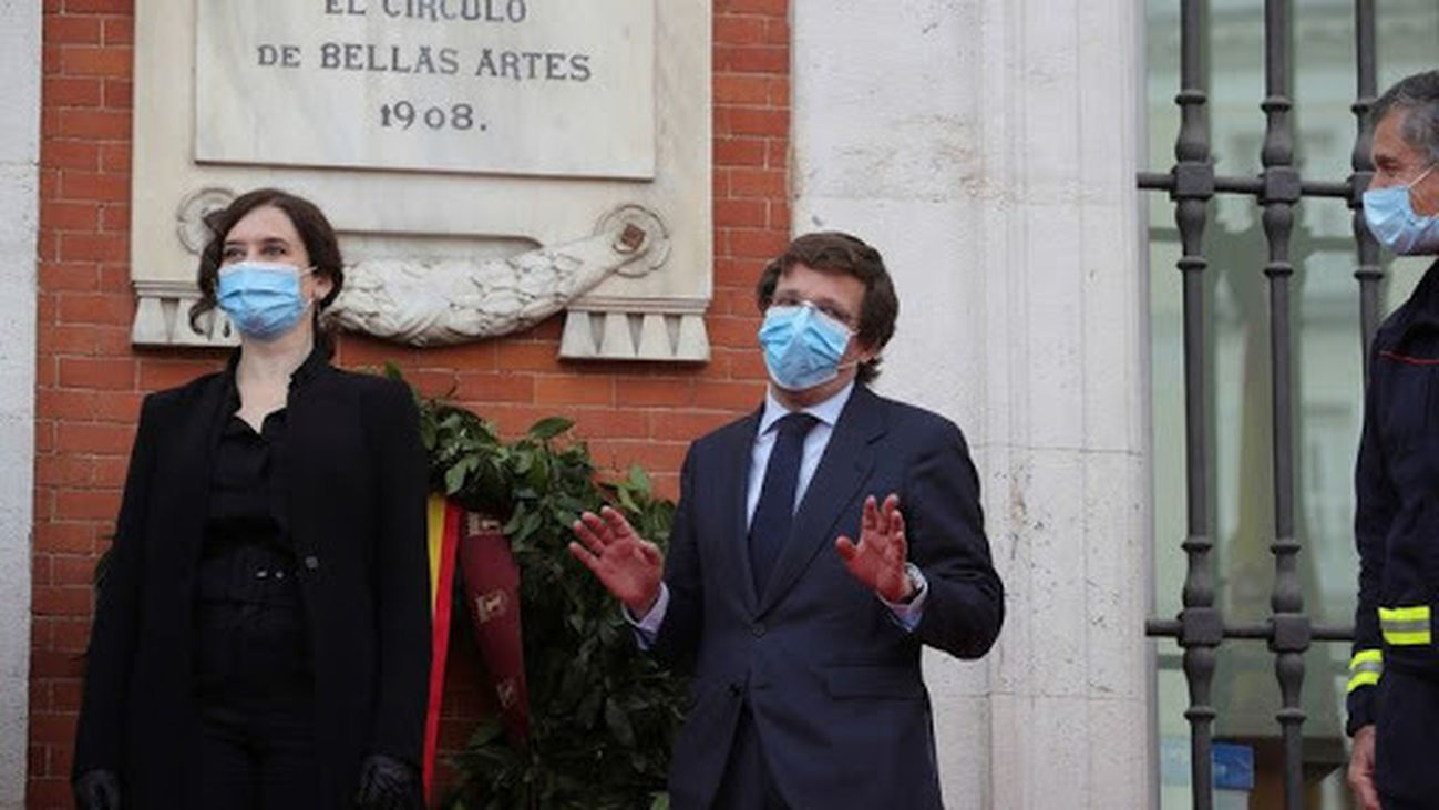 Ayuso y Almeida homenajearán este domingo en Sol a las víctimas del Covid con una placa y una corona de laurel