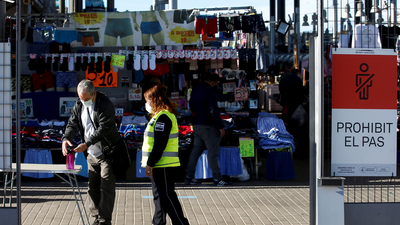 España bate su propio récord de contagios pese a los nuevos confinamientos y restricciones