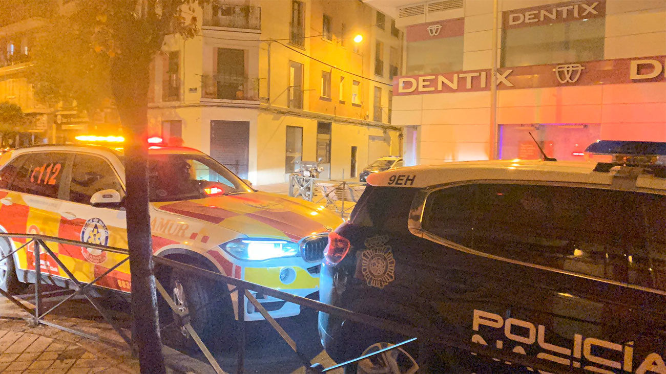 Muere un joven con heridas de arma blanca en una calle de Usera