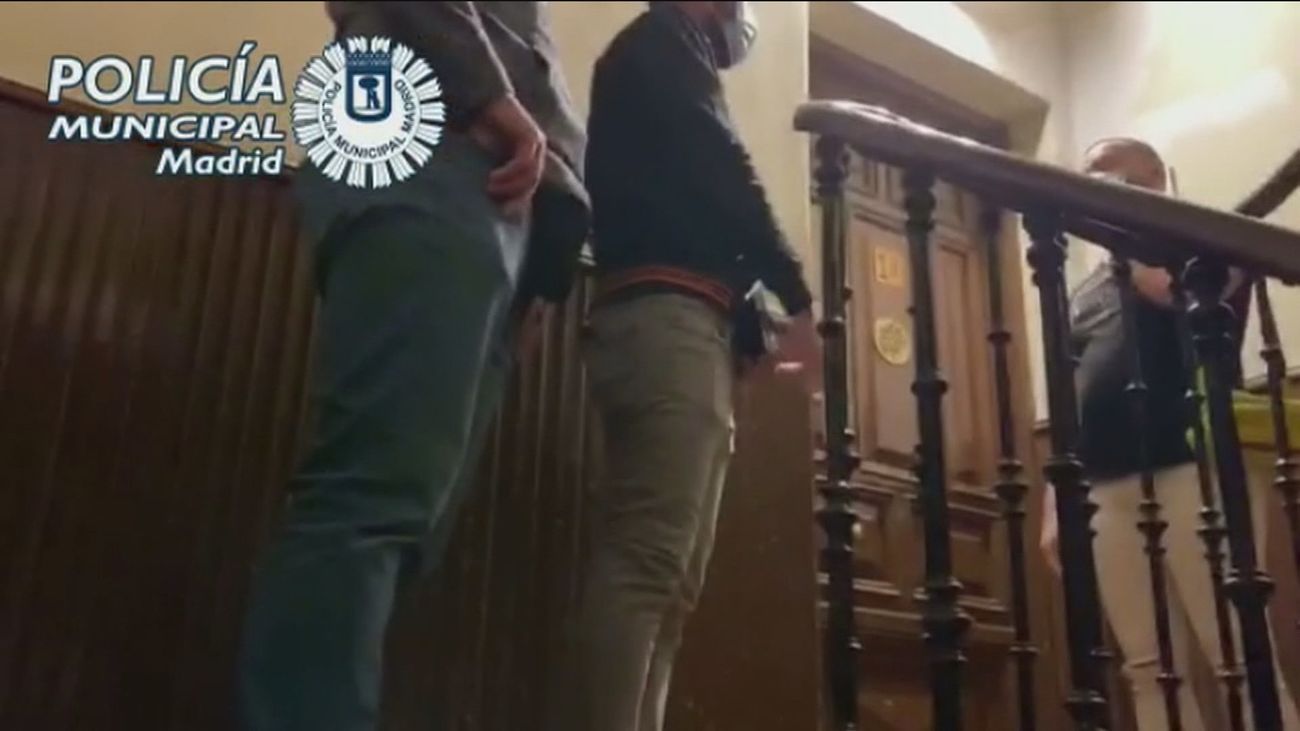 Cuatro detenidos en una fiesta clandestina en un piso en  Madrid por agredir a otros tantos policías municipales
