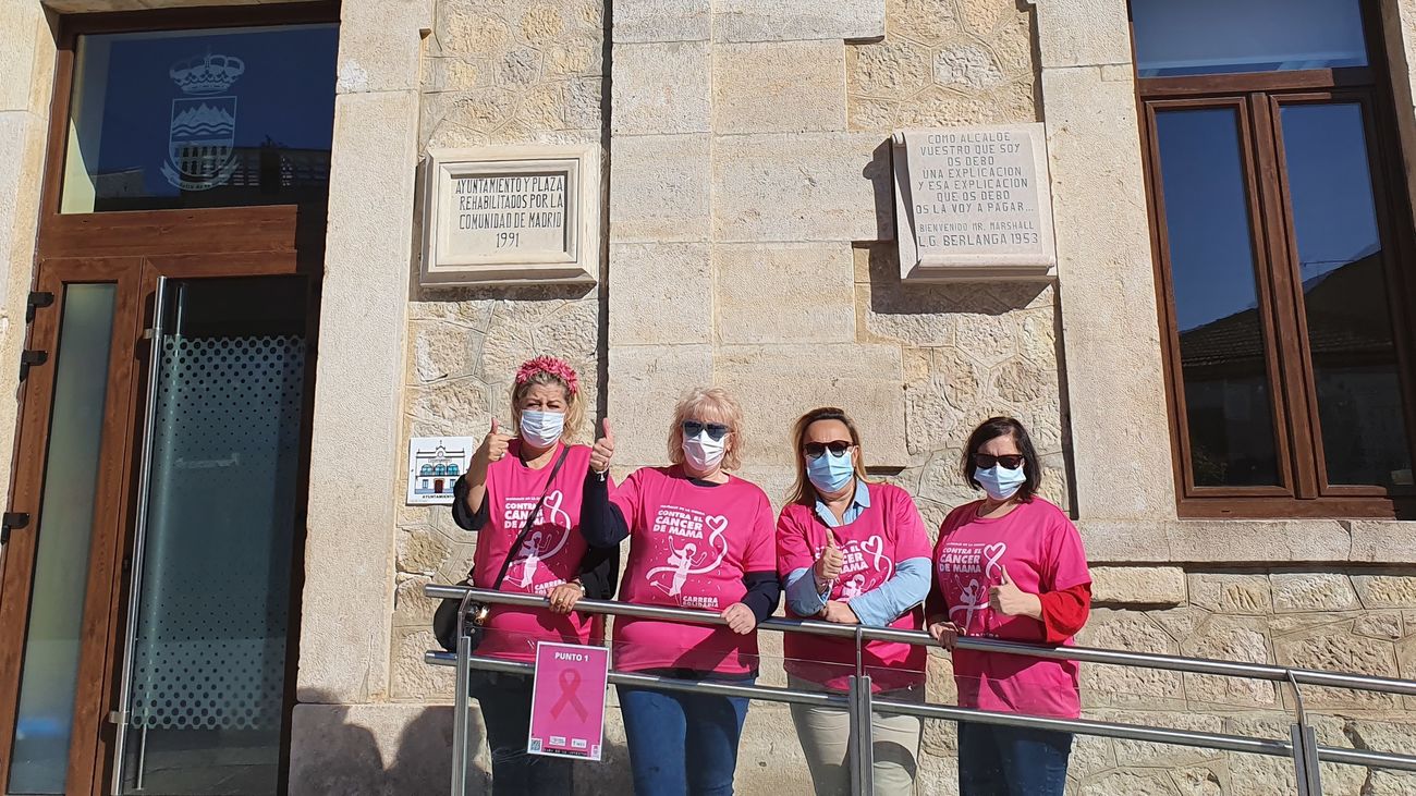Mujeres participantes en la Semana contra el Cáncer de Mama