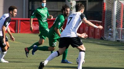 Javi del Val jugó con mascarilla en el Carabanchel - Villaverde