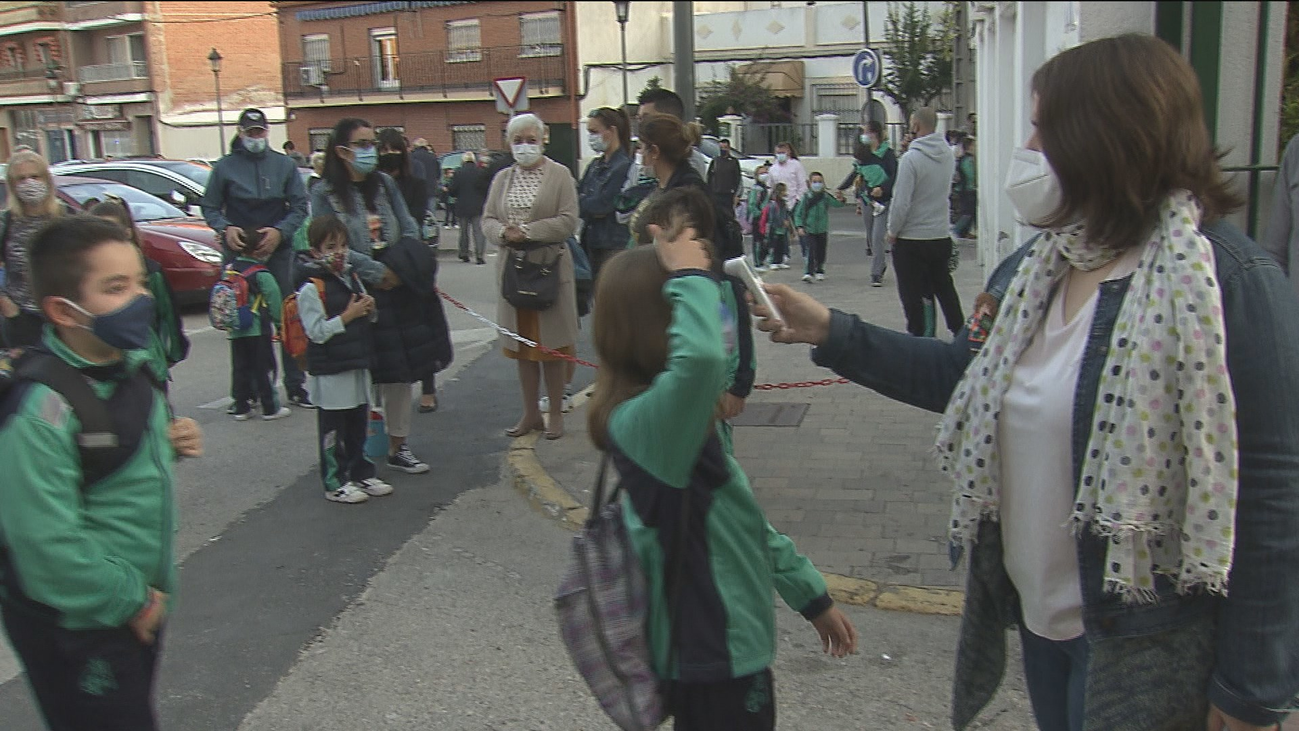 La Comunidad contratará 2.000 profesores más de lengua, inglés y matemáticas