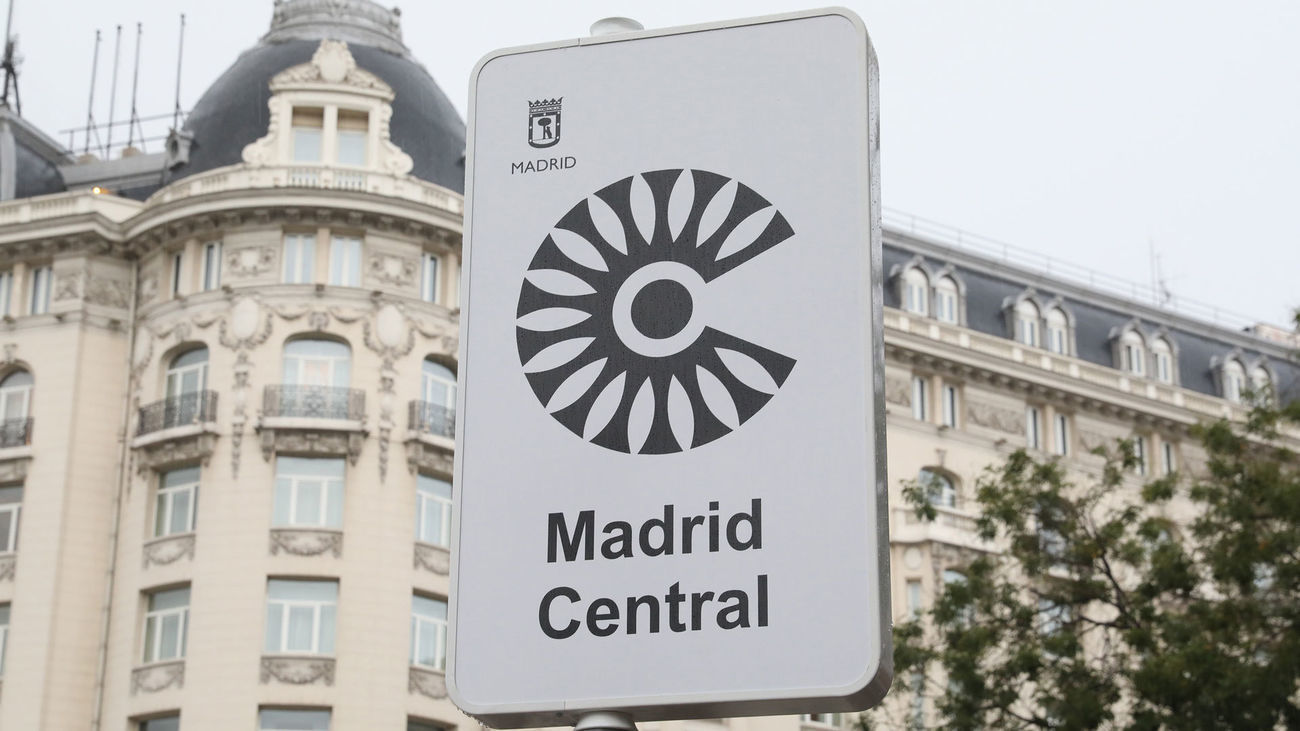 Cartel anunciador de la Zona de Bajas Emisiones de Madrid Central