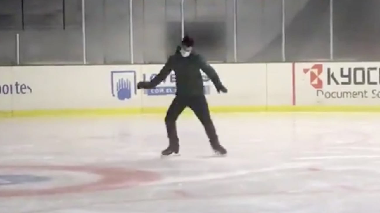 Javier Fernandez, 'pillado' mientras se quita el gusanillo patinando en Valdemoro