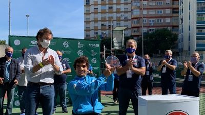 El madrileño Daniel Caverzaschi arrasa en el torneo de Setúbal
