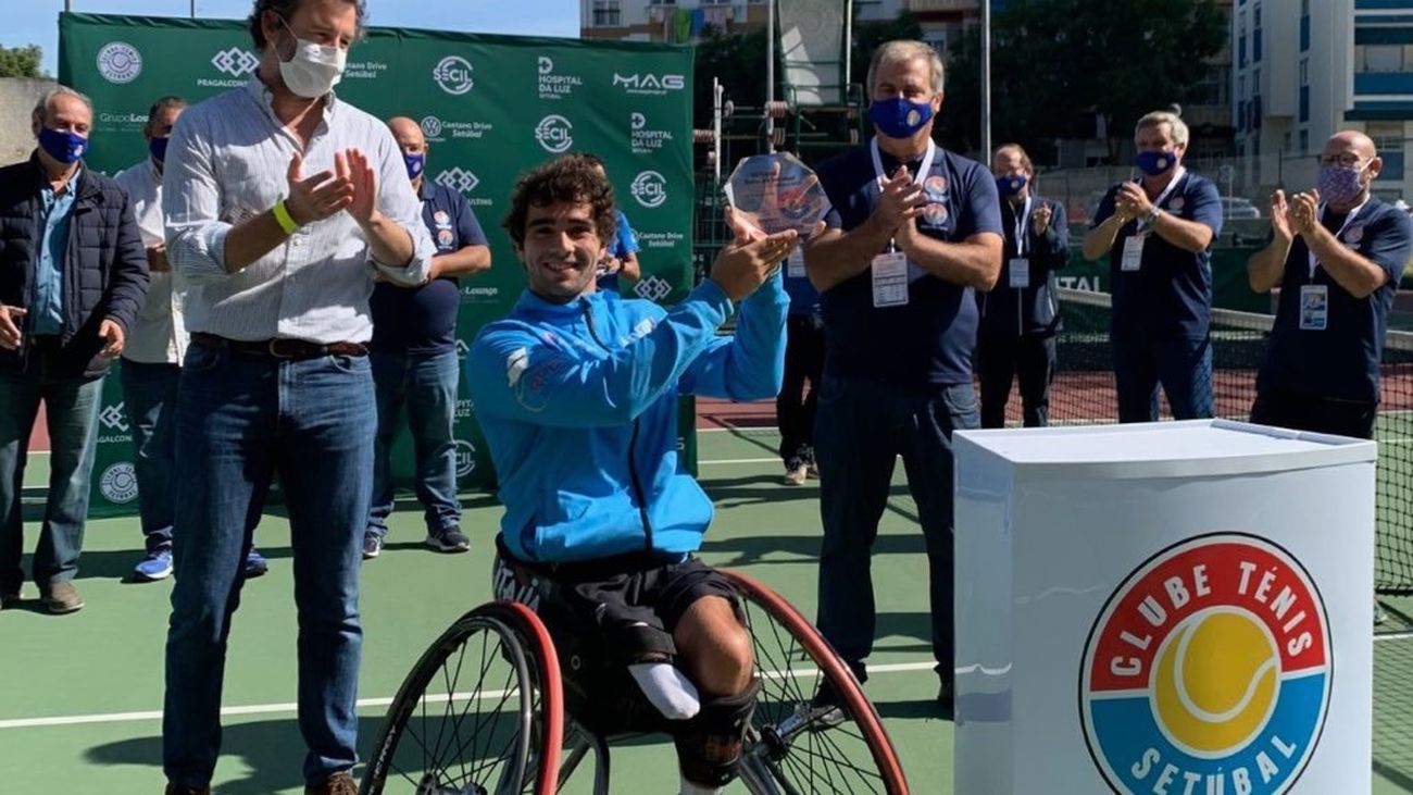 El madrileño Daniel Caverzaschi arrasa en el torneo de Setúbal