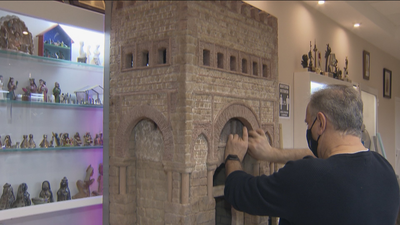 El belén de la Puerta del Sol, este año en la calle y con guiños al coronavirus