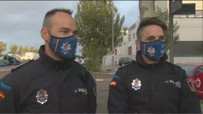 Alberto y Juanjo, los ángeles de la guarda de la policía local de Arroyomolinos