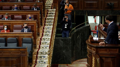 Duro duelo en el Congreso entre Casado y Abascal