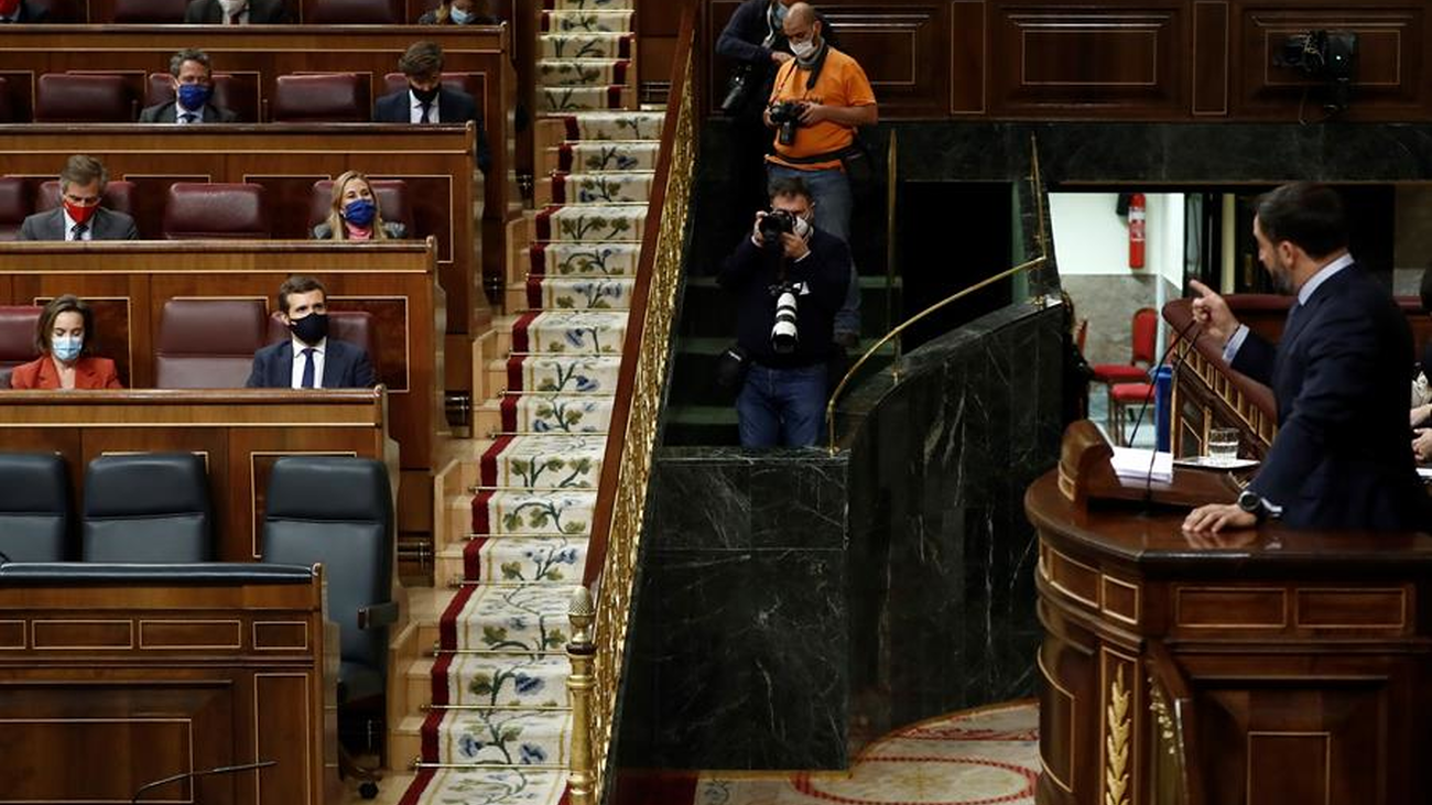 Duro duelo en el Congreso entre Casado y Abascal