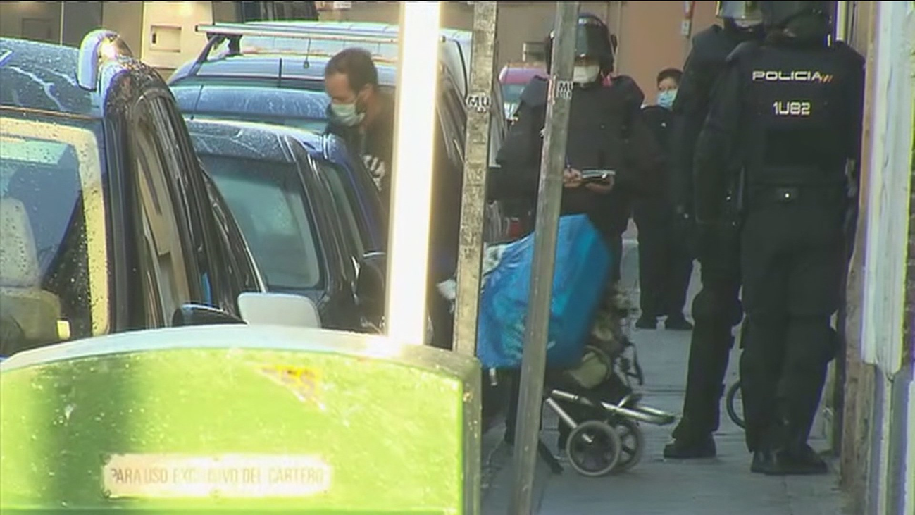 Desalojado el edificio 'okupado' en la calle San Clemente de Carabanchel