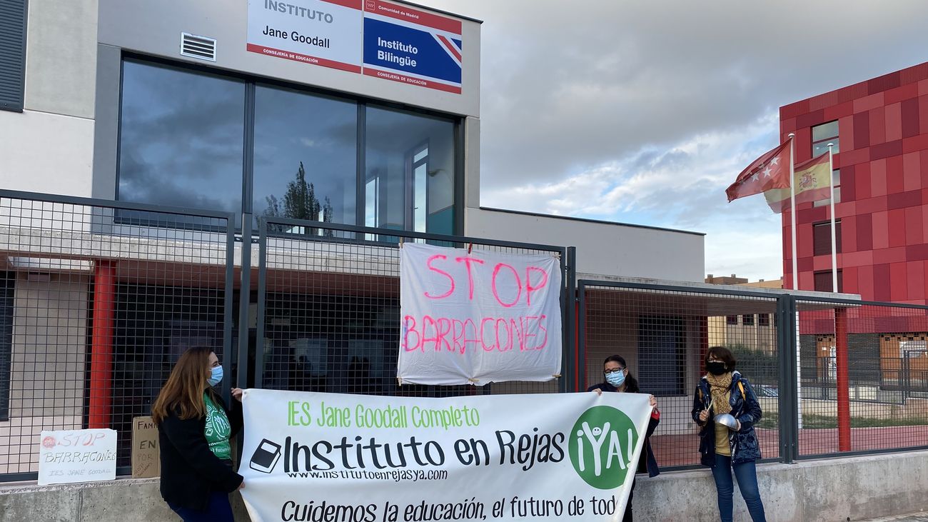 Padres y alumnos protestan ante el IES 'Jane Goodall'