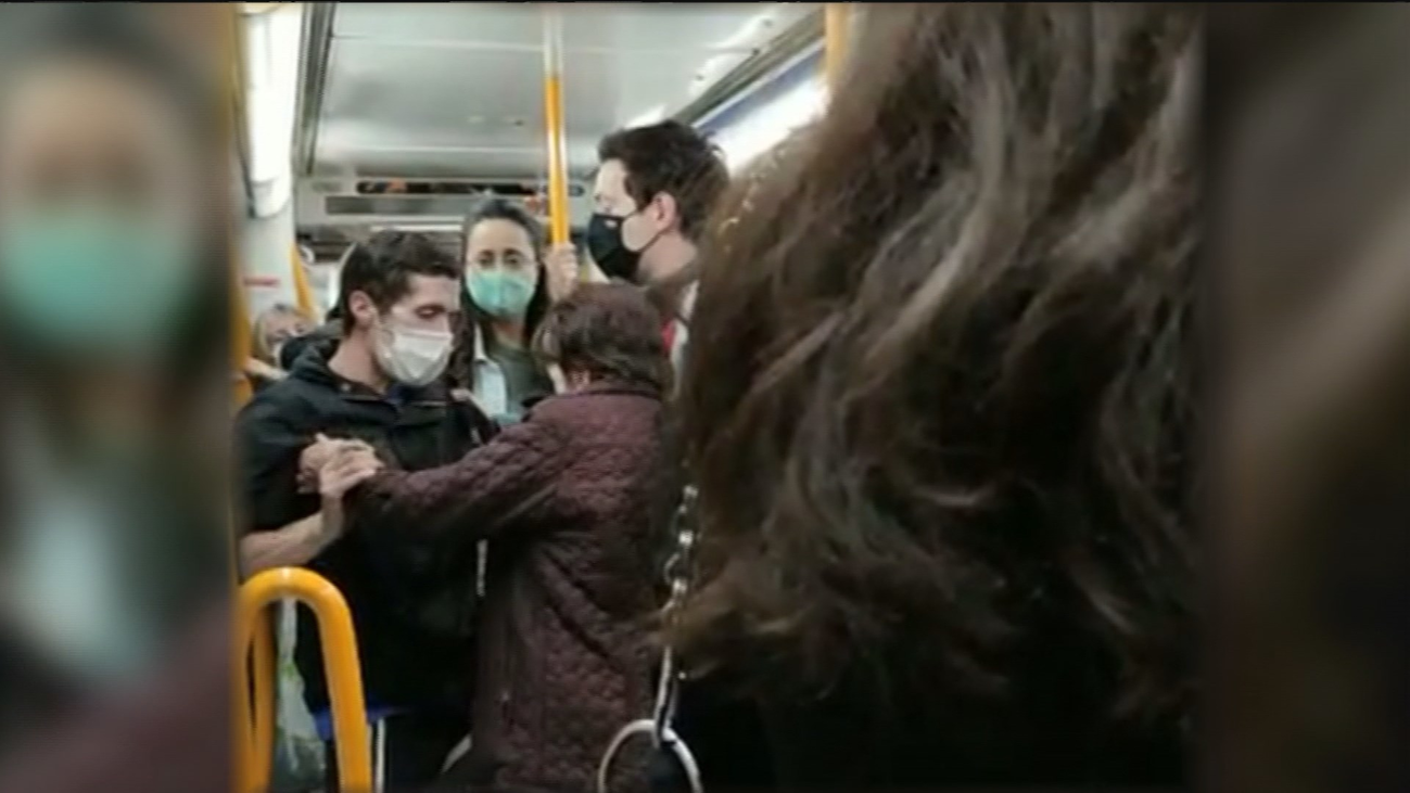 Nueva bronca en el metro de Madrid: "¡Mi tío acaba de fallecer por la Covid! ¿Y tú sin mascarilla?"