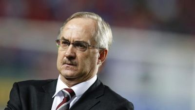 Stielike: "En el fútbol de hoy en día se vende mucho humo"