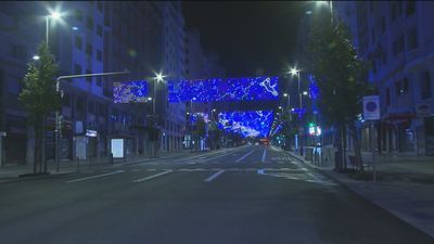 Profesiones del s. XXI: ¿Quiénes trabajan detrás de la iluminación madrileña?