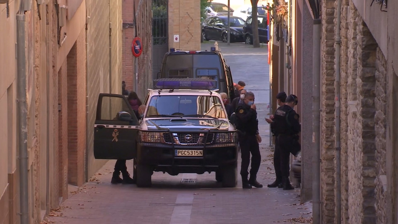 La Guardia Civil practica 21 detenciones por desvío de fondos para financiar la independencia catalana