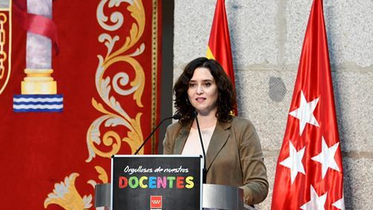 Ayuso ordena el cierre de Madrid "los días imprescindibles" de los puentes de Todos los Santos y de la Almudena