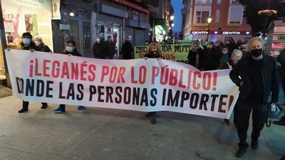 Vecinos de Leganés se manifiestan para reclamar más inversión en servicios públicos