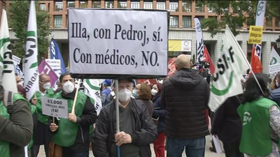 Protesta de médicos frente al Ministerio de Sanidad: "En 15 días colapsan los hospitales"